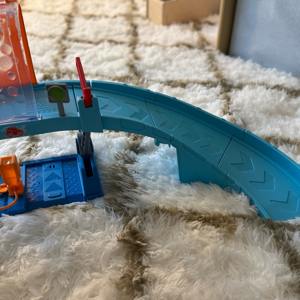 Fisher-Price Little People Car Wash - Picture 2 of 4